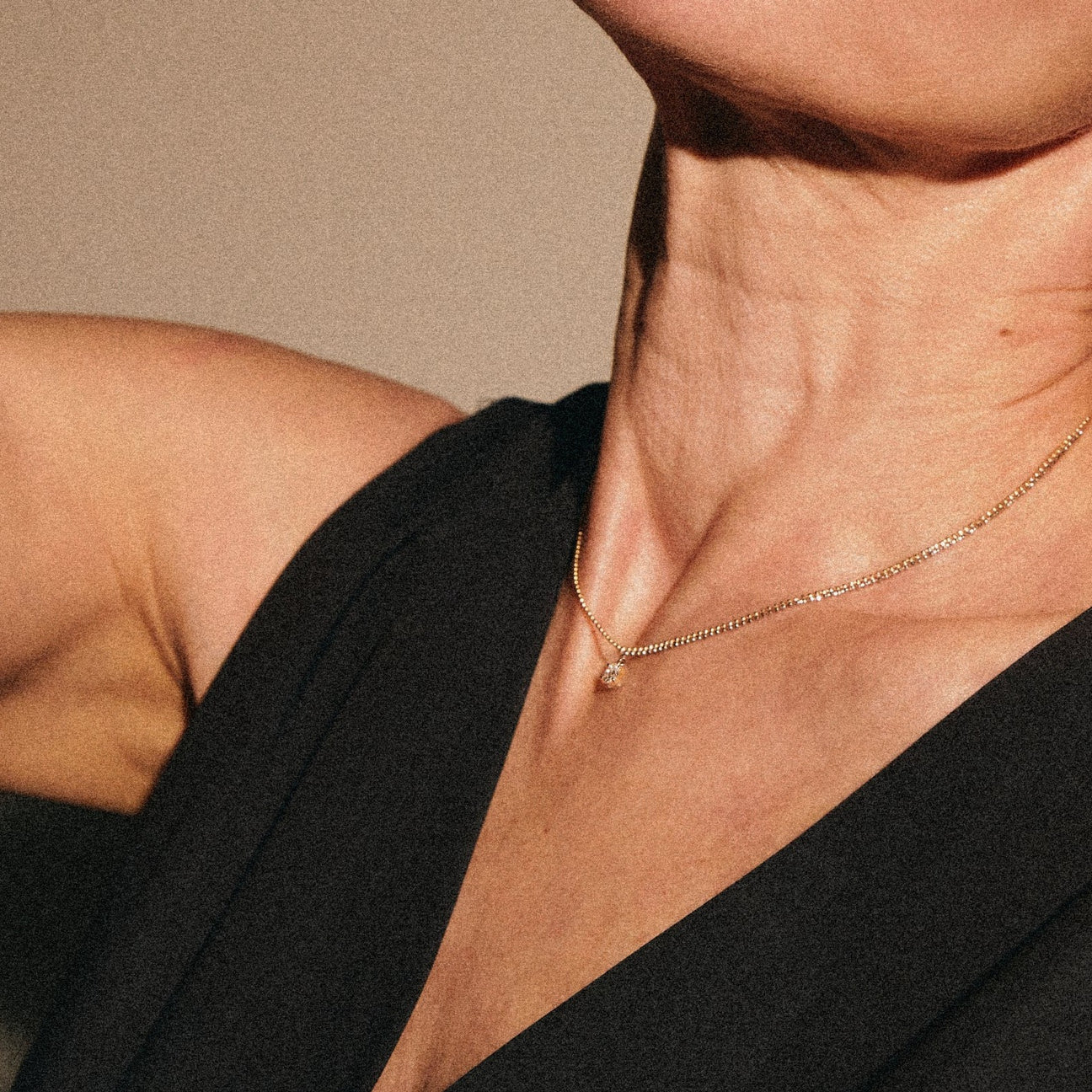 Pixel 0.15ct oval chain necklace