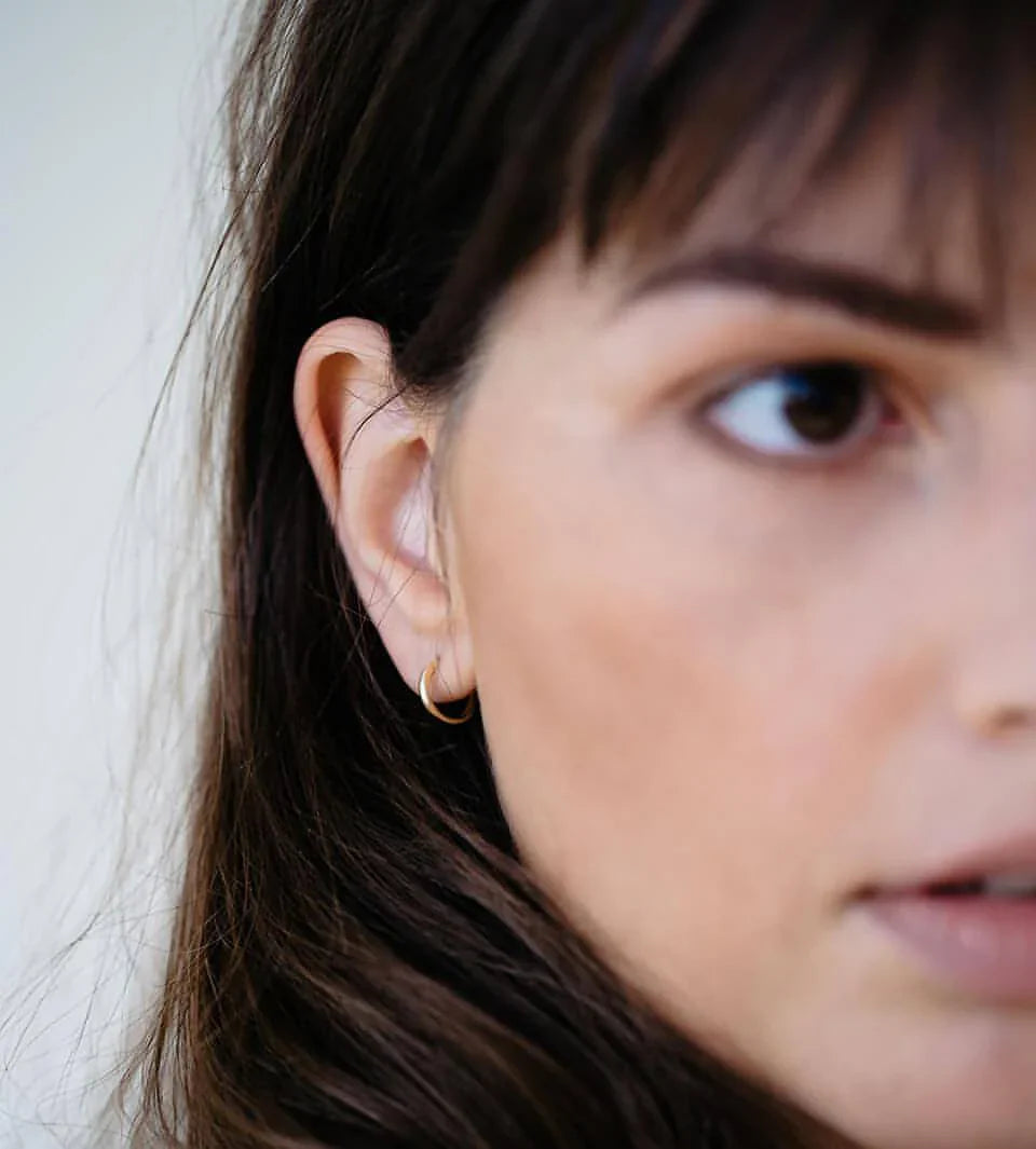 Essential earrings - Essential 18K Gold Hoop Earrings - The Future Rocks - 2