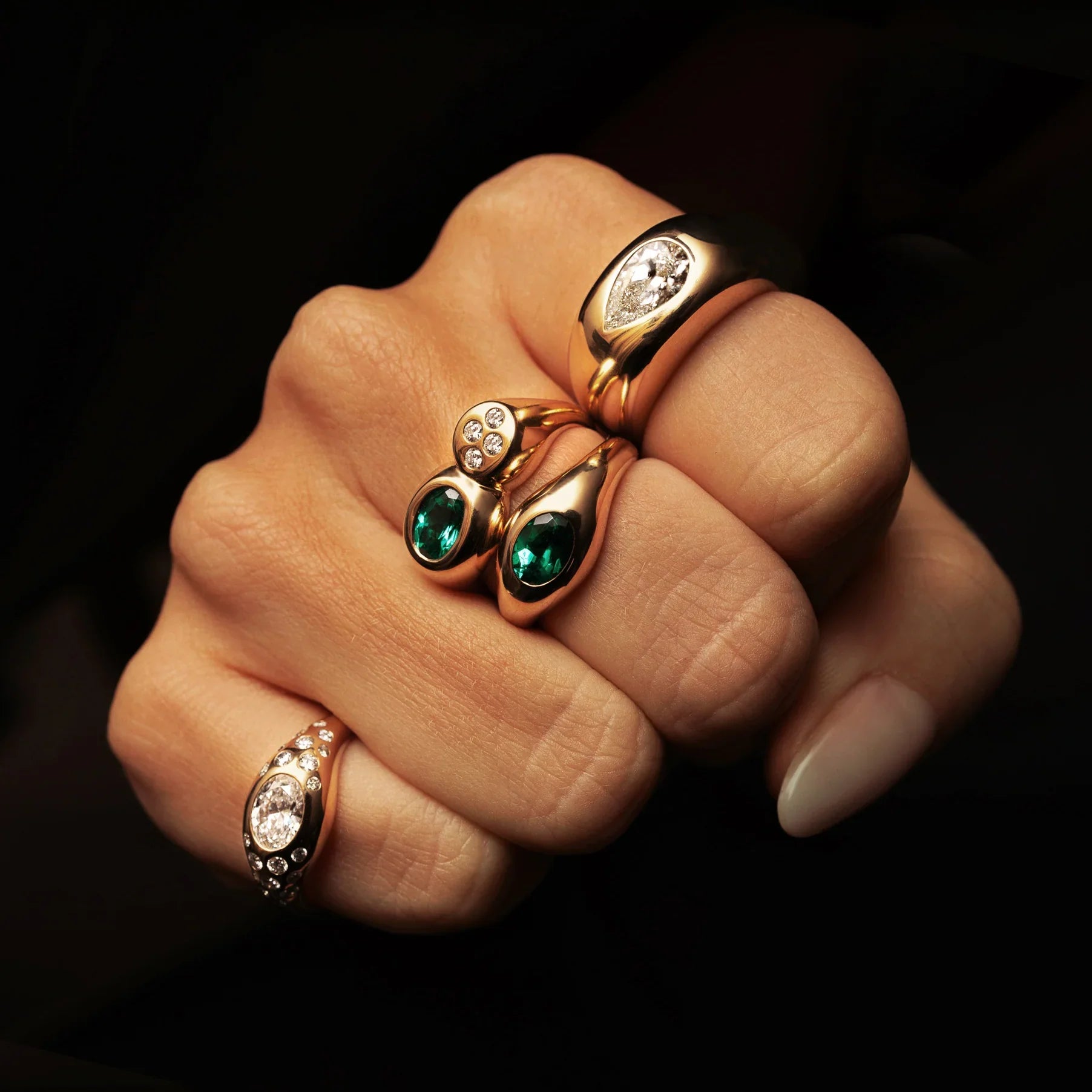 Curve scattered diamond signet ring - Curve Scattered Diamond Signet Ring - The Future Rocks - 4