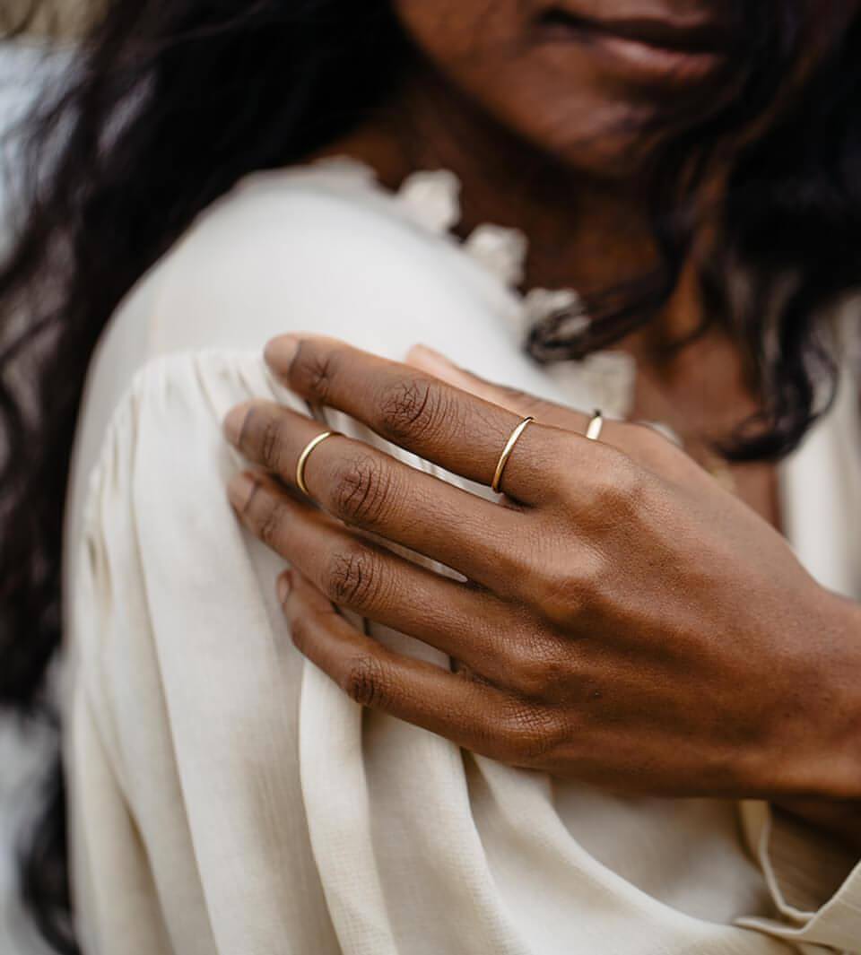 Essential ring - 18K Gold Stacking Ring - The Future Rocks - 2