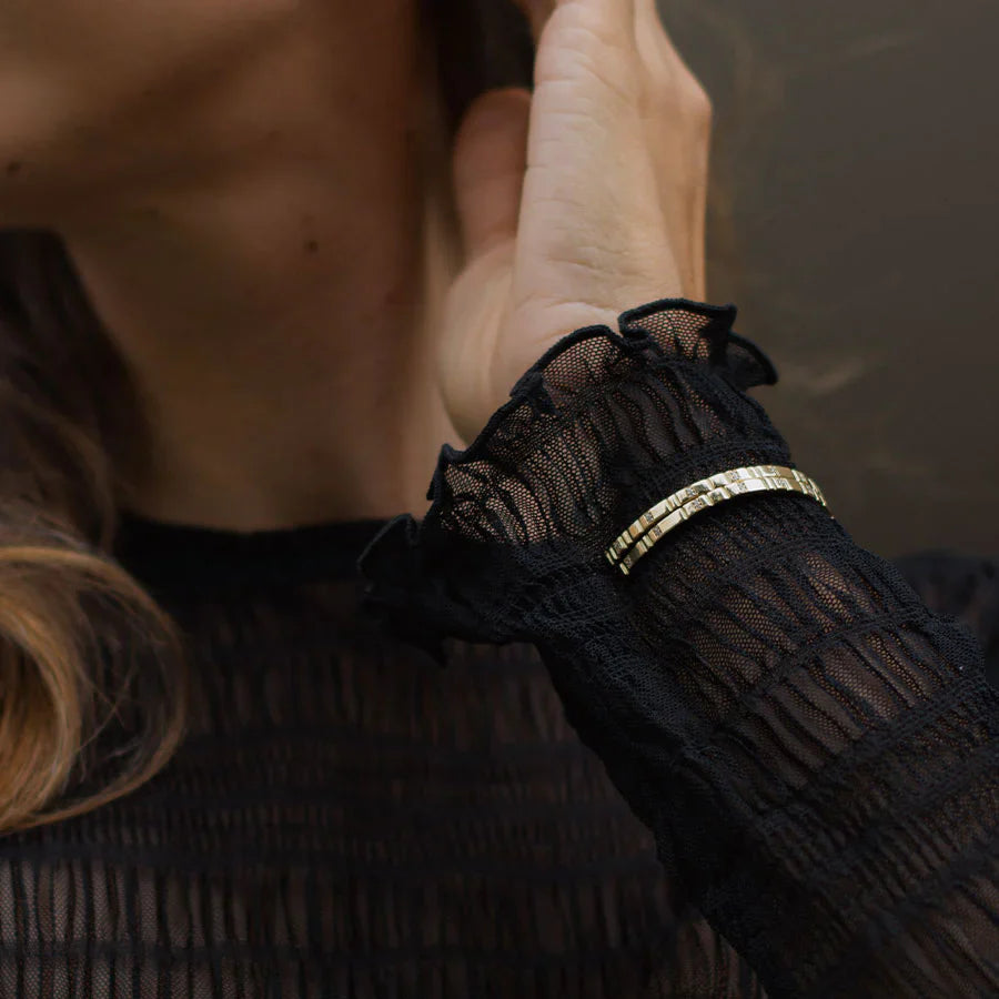 Loveline embrace cuff - 18K Gold Cuff Bracelet with Diamonds - The Future Rocks - 3