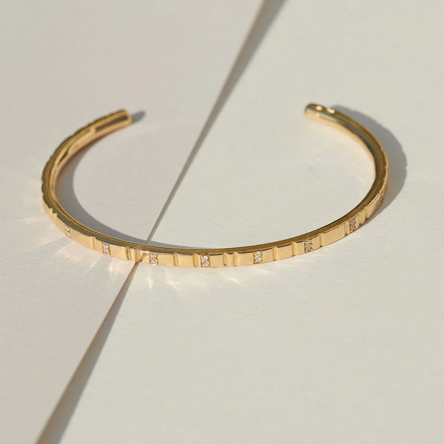 Loveline embrace cuff - 18K Gold Cuff Bracelet with Diamonds - The Future Rocks - 4