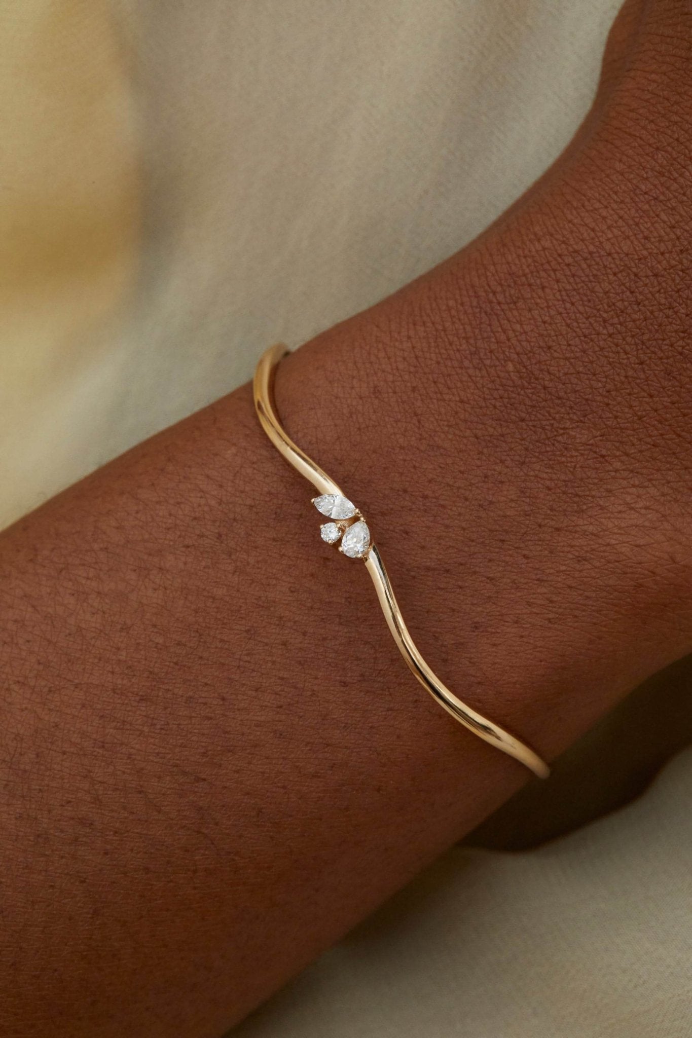 Onda cuff - Onda Lab-Grown Diamond Cuff Bracelet - The Future Rocks - 4