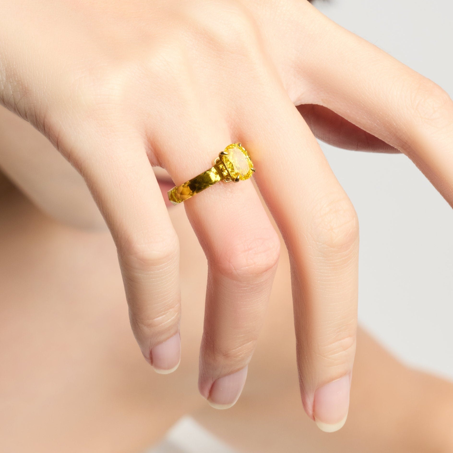  BLONDIE - Blondie - 2ct Oval Cut Lab-Grown Yellow Diamond IGI-certified -  The Future Rocks -    2 