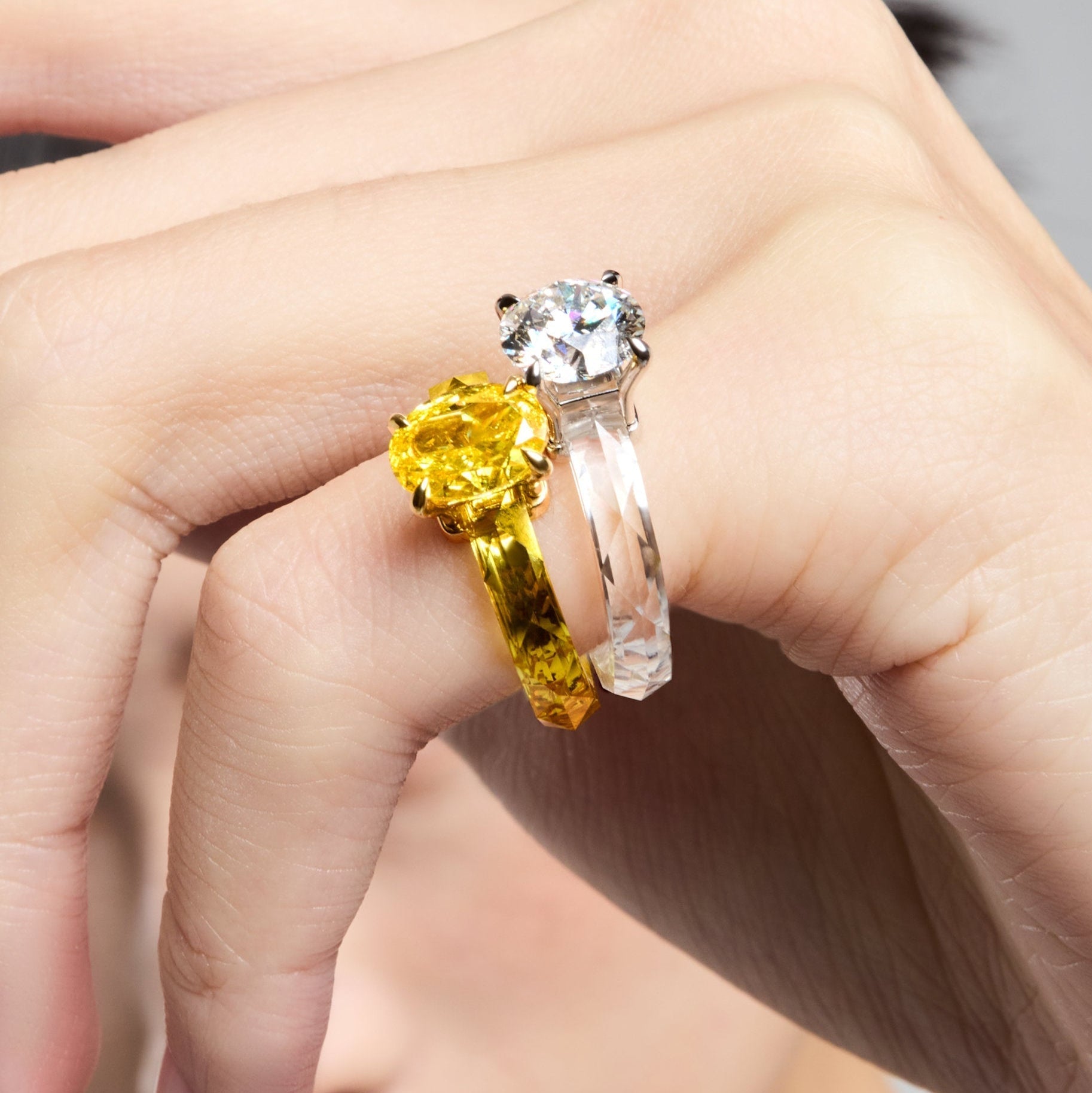  BLONDIE - Blondie - 2ct Oval Cut Lab-Grown Yellow Diamond IGI-certified -  The Future Rocks -    4 