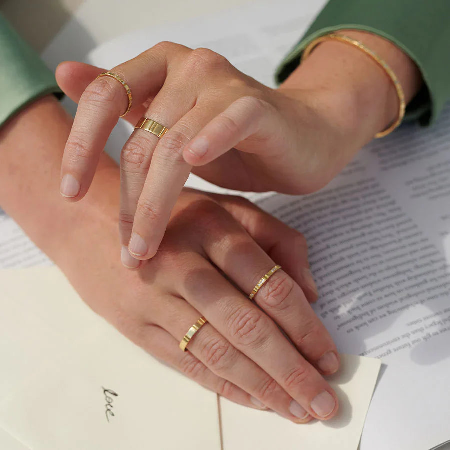  Lovelines small wedding ring - Lovelines small wedding ring -  The Future Rocks -    4 